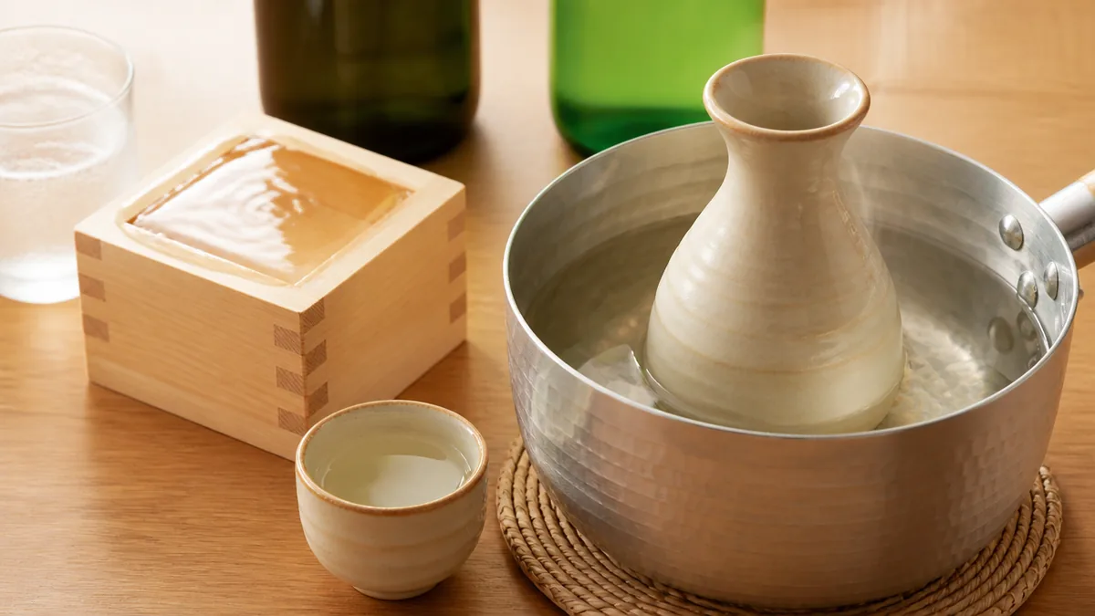 熱燗の作り方は「湯煎」が基本|3ステップで失敗しない温め方の解説画像